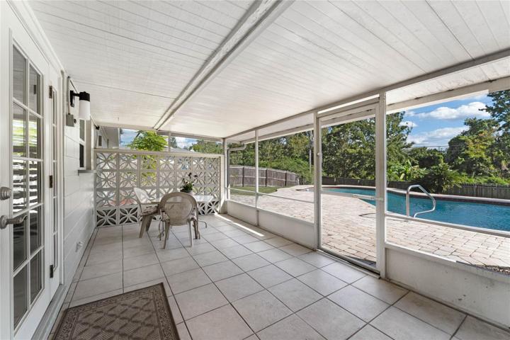 Sunroom - covered