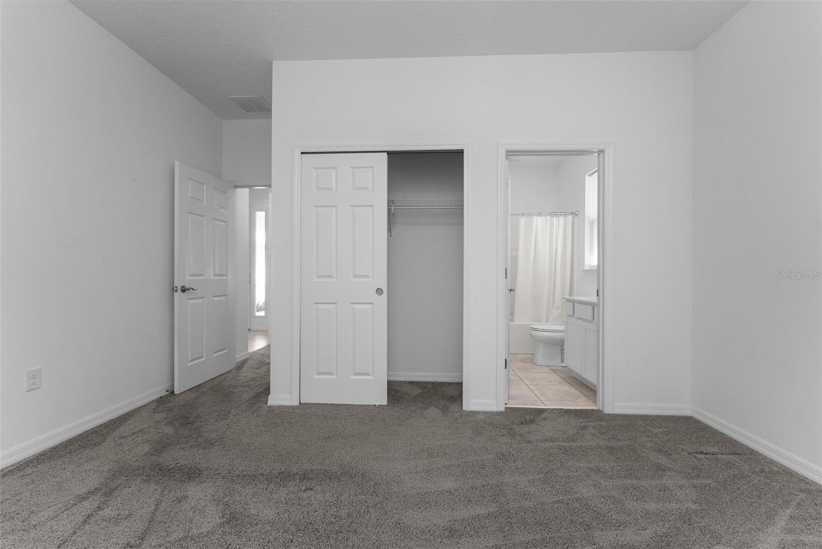 Bedroom 4 w. ensuite bathroom