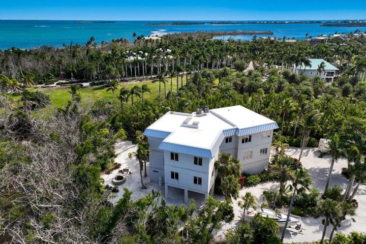 Fabulous open floor plan with room for everyone!