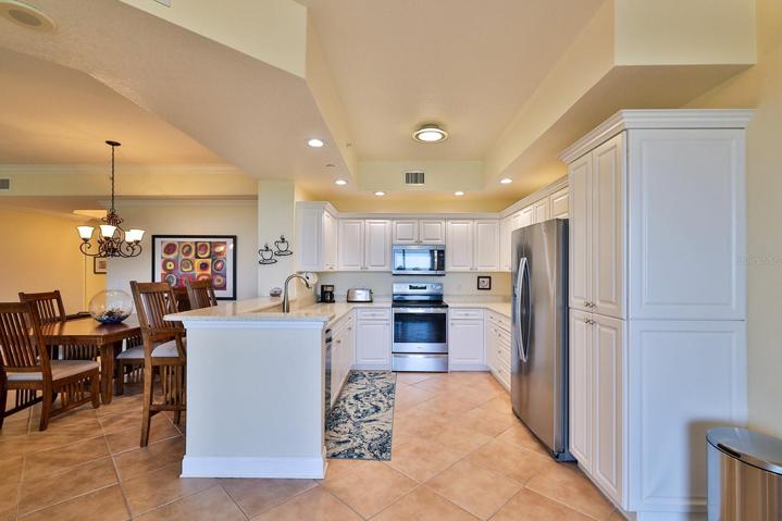 Kitchen/Breakfast Bar