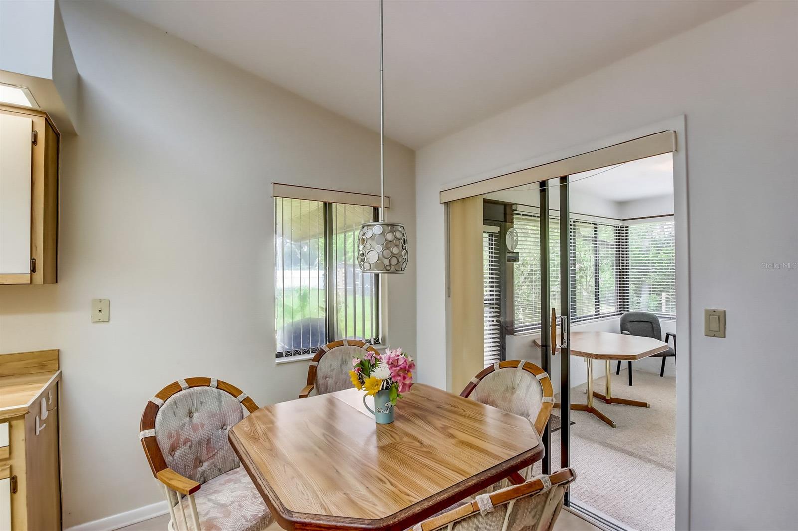 Kitchen eating area