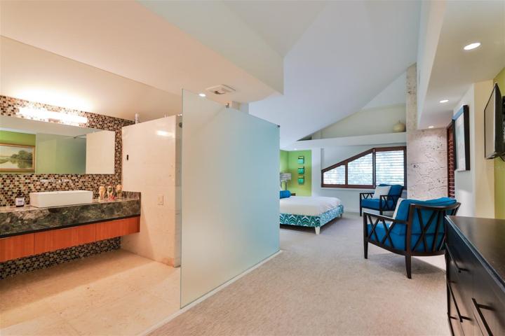 Guest En Suite Bath
