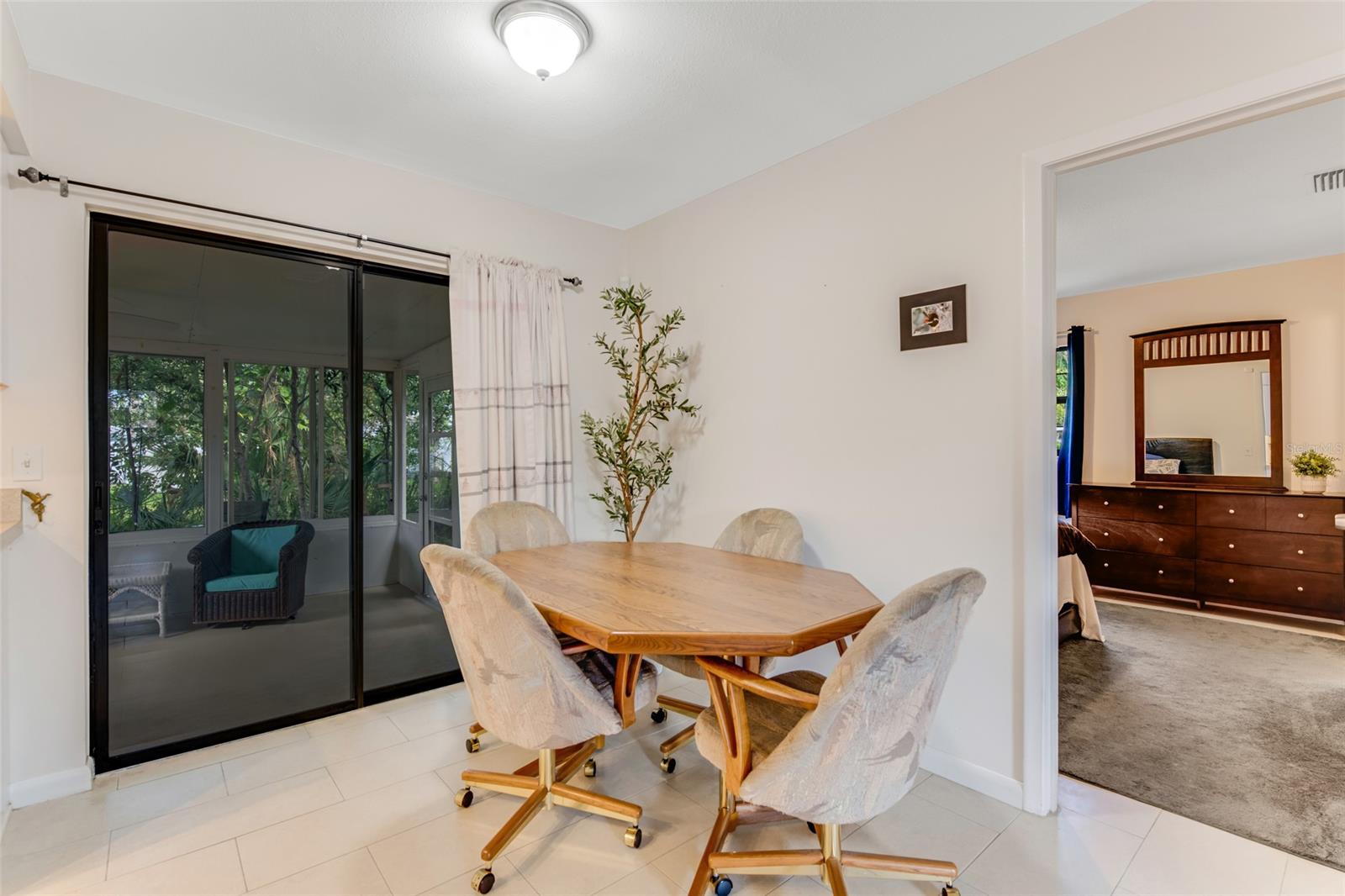 Comfortable dining room