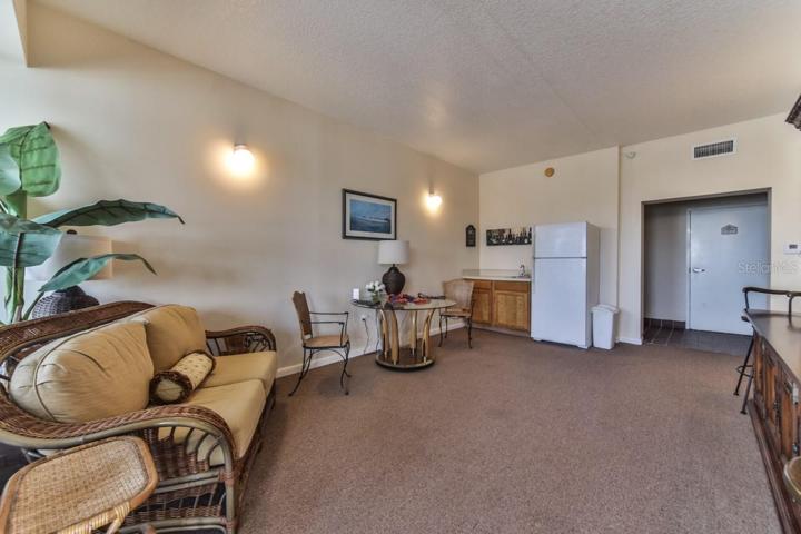 common area w/ bathroom
