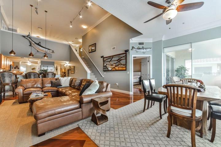 Open floor plan w vaulted ceilings