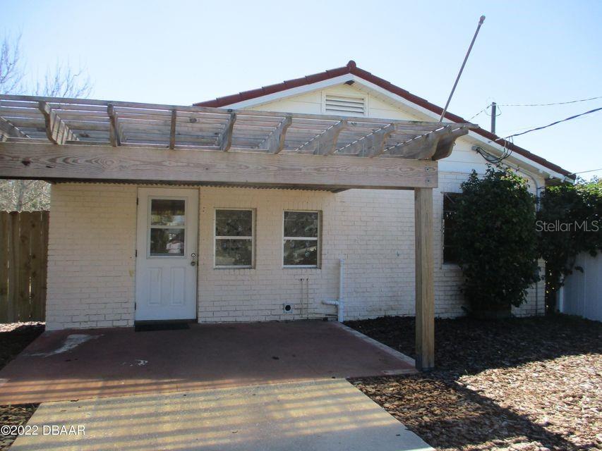 116 Sunrise side entrance