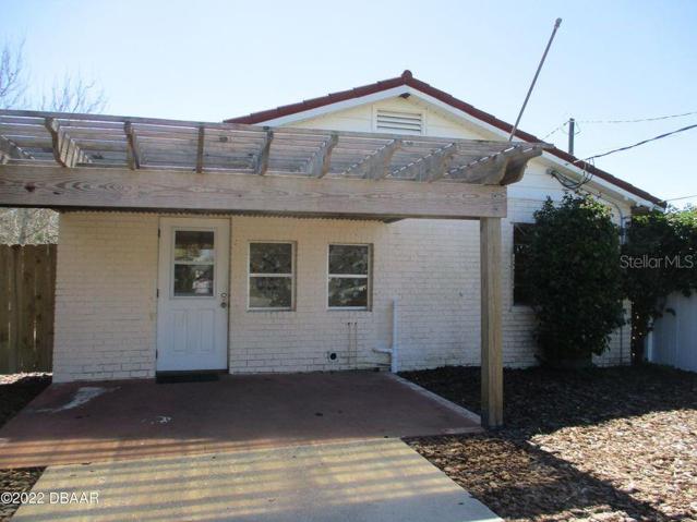 116 Sunrise side entrance