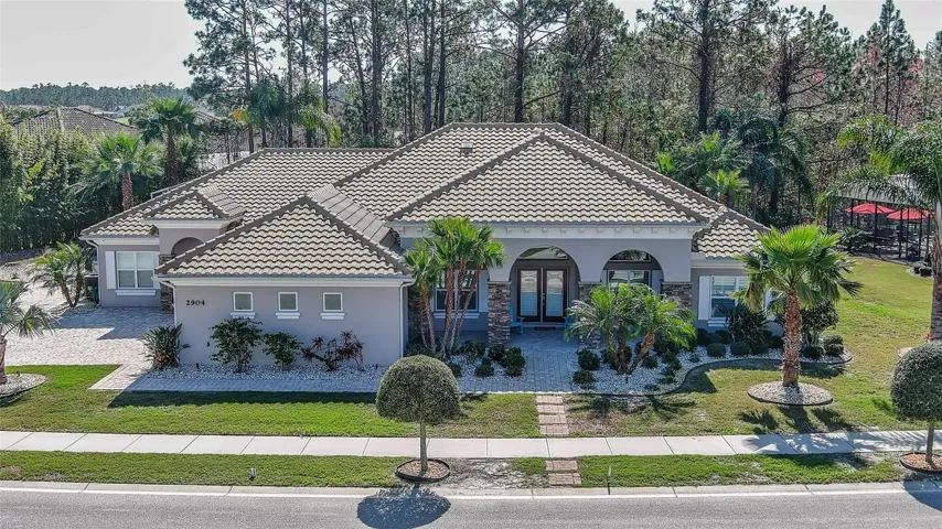 4 Bedroom 3 bath Pool Lanai Living area