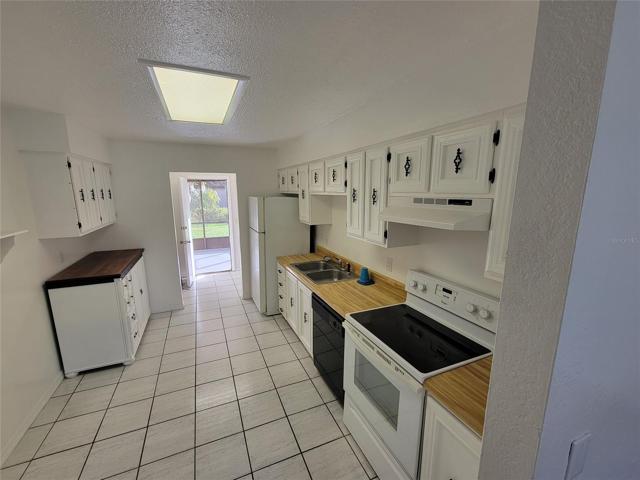 Kitchen Toward Landryroom