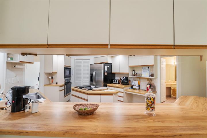 Counter bar overlooks breakfast nook