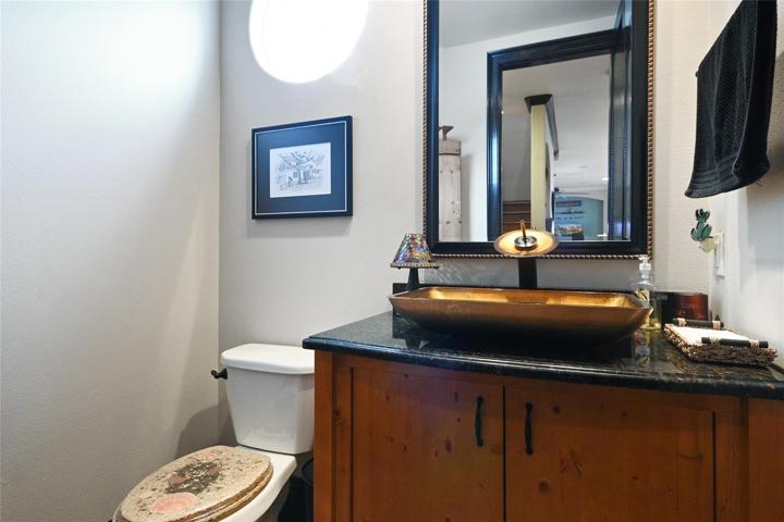 1st Floor guest Bathroom