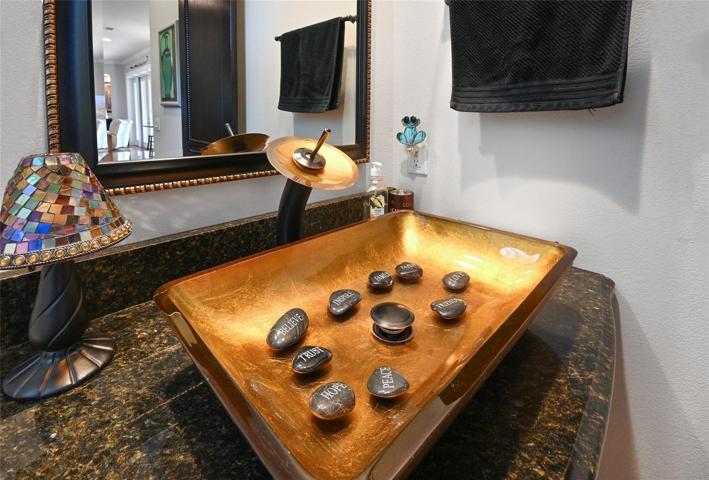 1st Floor guest Bathroom