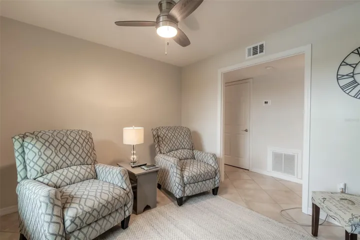 guest bedroom/den