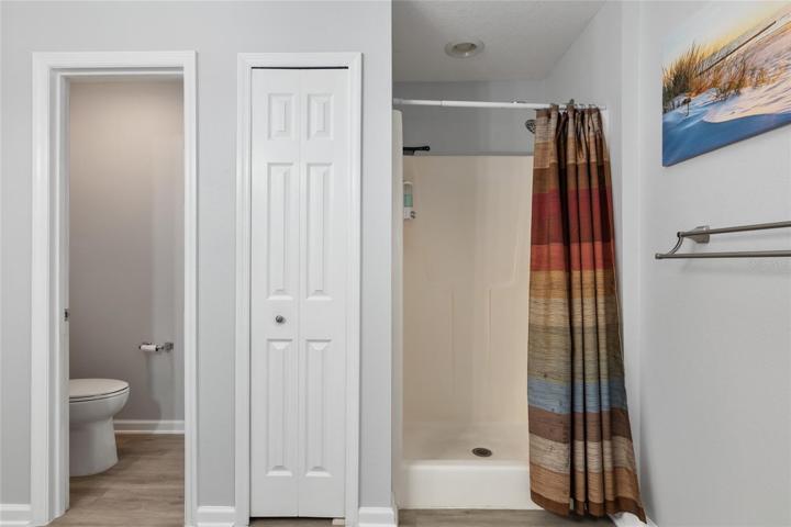 Master shower and toilet room