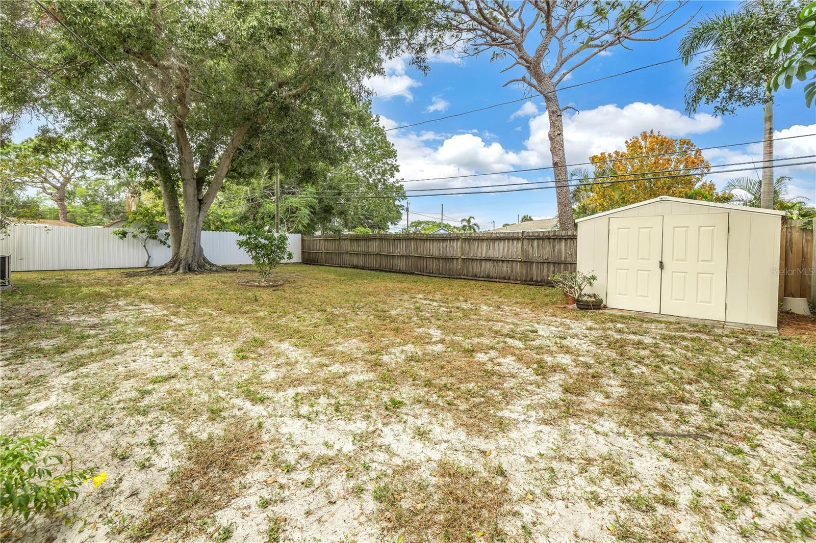 Great backyard with Shed