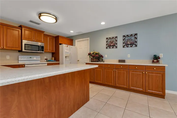Wonderful amounts of counter space