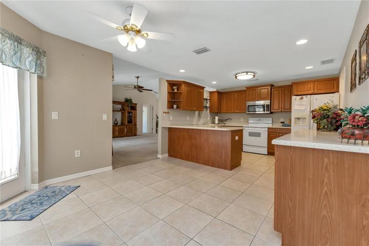 Eat -in kitchen