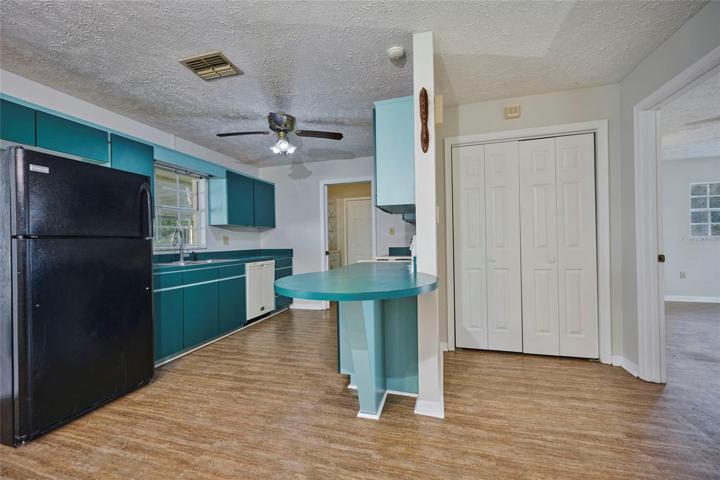 Breakfast bar area