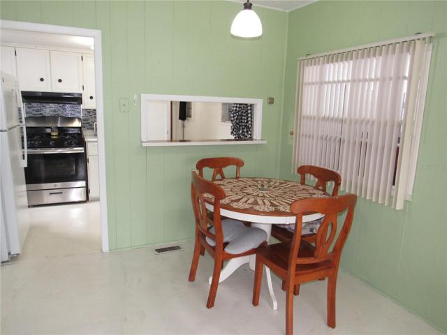 Dining area & Kitchen.