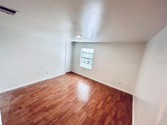 ROOM2