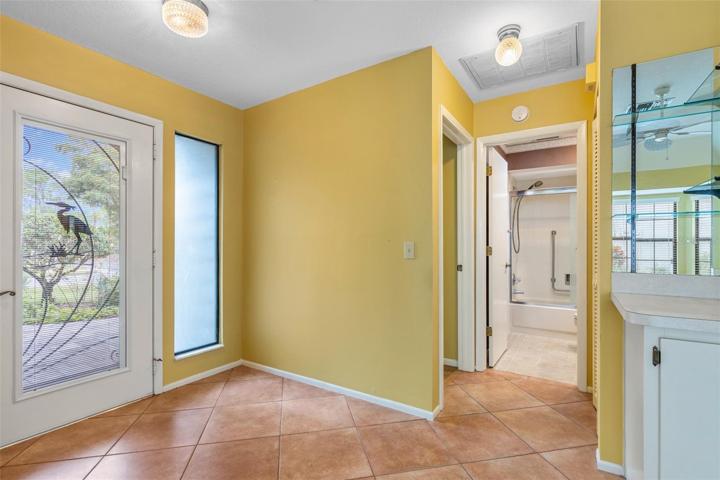 Foyer / Entryway