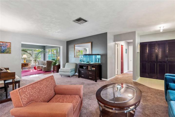 Foyer/LR