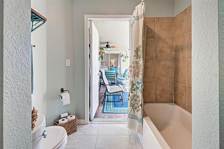 Guest bath with access from pool