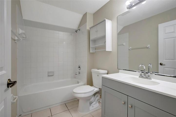 UPSTAIRS BATHROOM