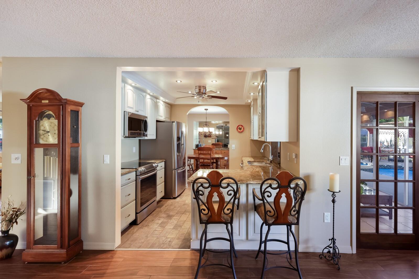 Kitchen bar