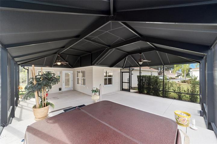 Huge covered lanai