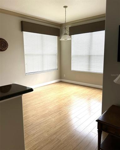 Kitchen eat-in area