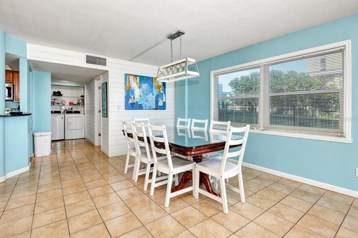 DINNING SEATS 8