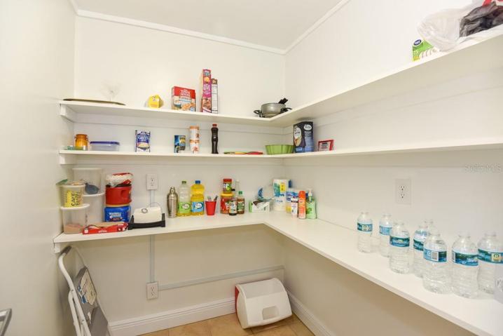 WALK IN PANTRY