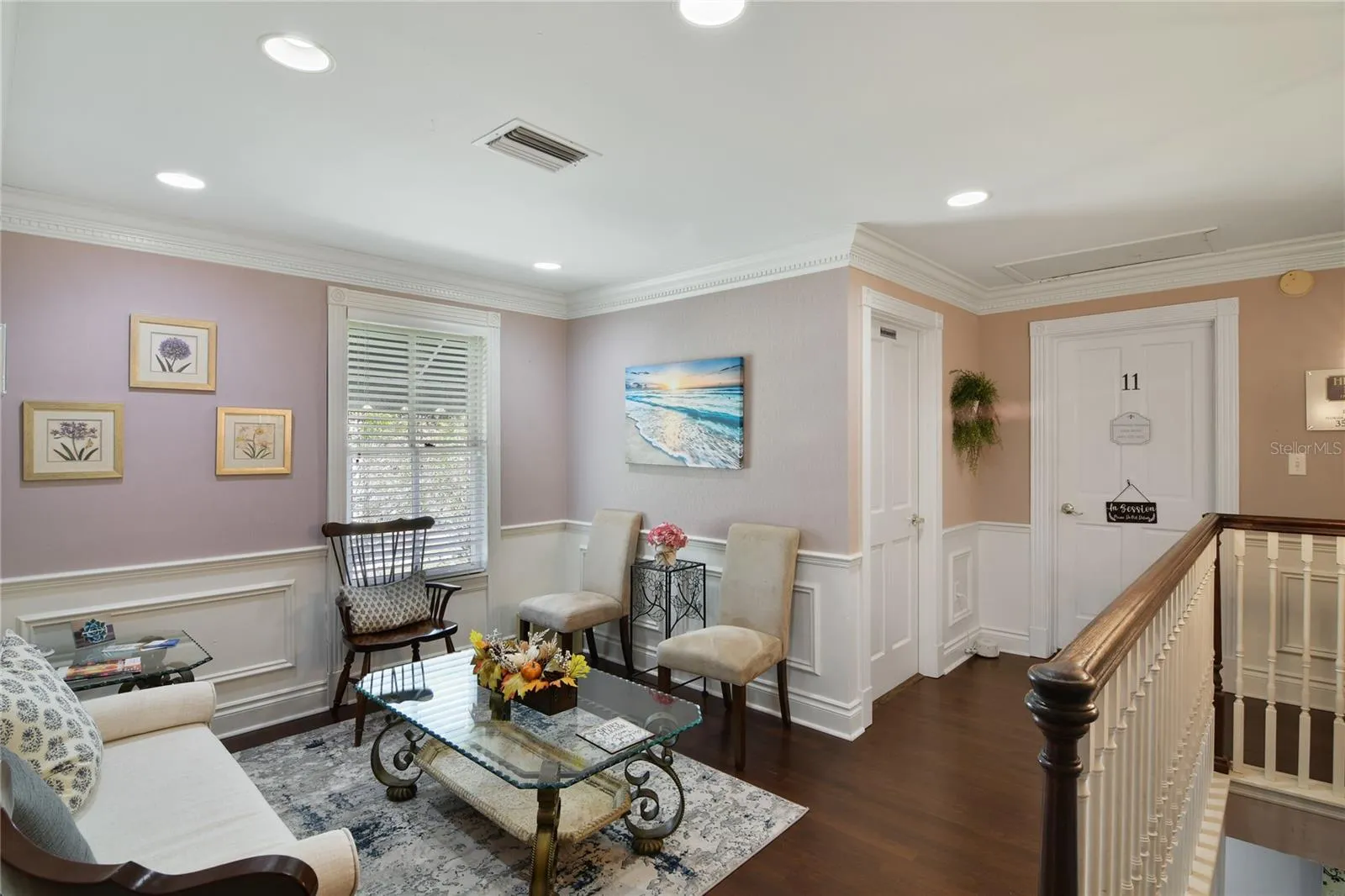 Upper lobby/waiting area