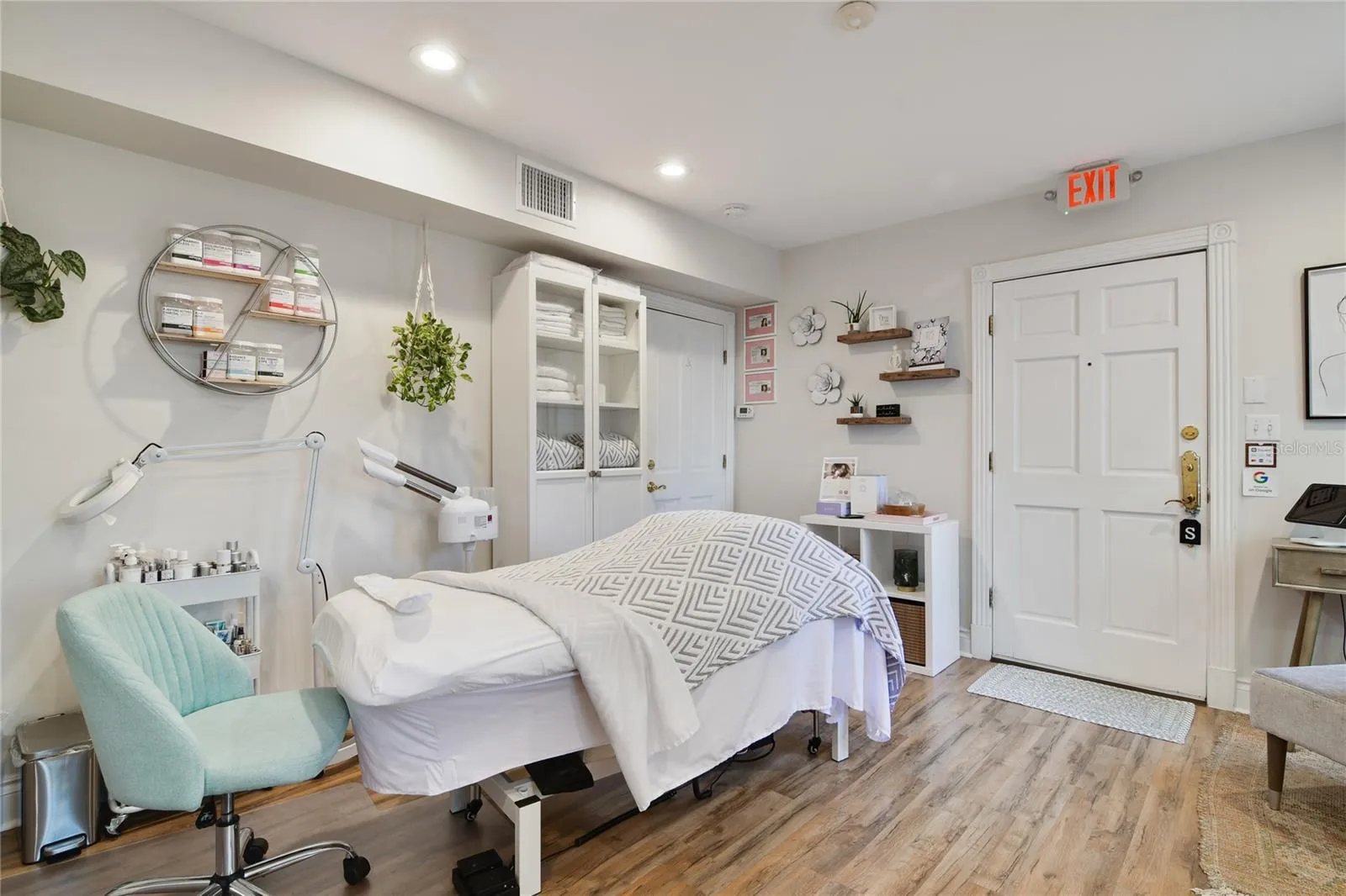 1 room suite with private and lobby entrances