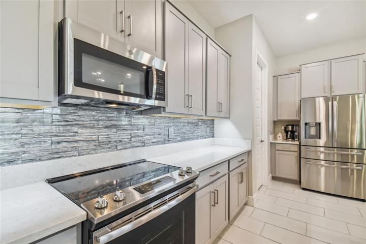 stainless steel appliances like new!