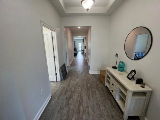 hallway & foyer
