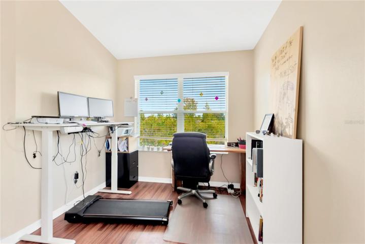 Additional space in Master Bedroom for an Office or Lounge Area
