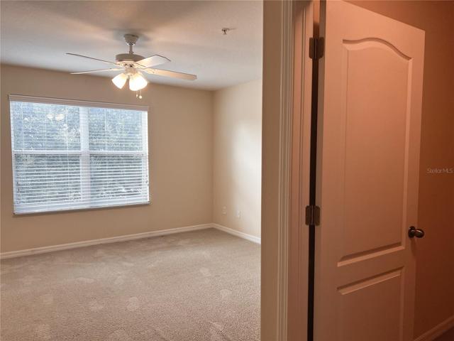 Master suite entryway w/1st walk-in closet