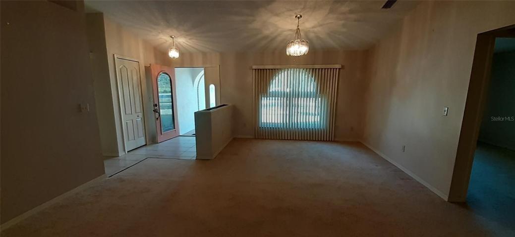 FOYER/DINING