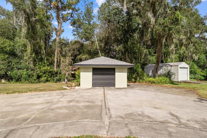 Detached, 1 car garage.