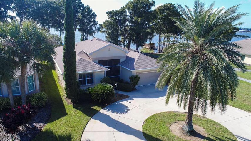 Beautiful lakefront home on Little Lake Harris.