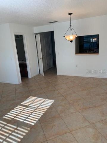 Livingroom & dining area combo