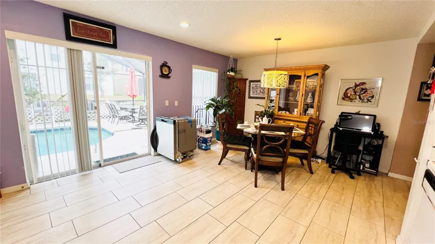 Dinette/Kitchen