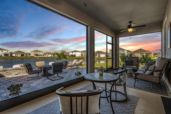 PANORAMIC SCREEN LANAI