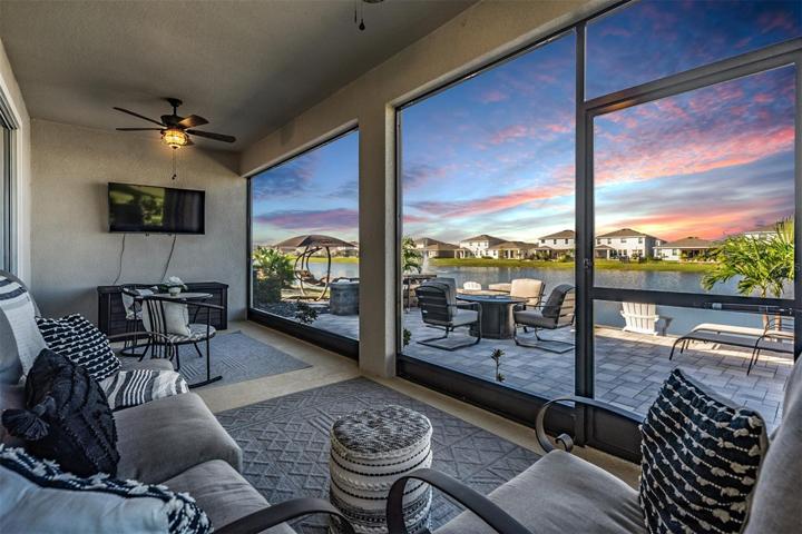 PANORAMIC SCREEN LANAI