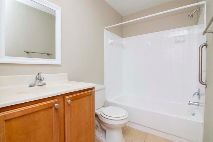 Bathroom w/ Linen Closet