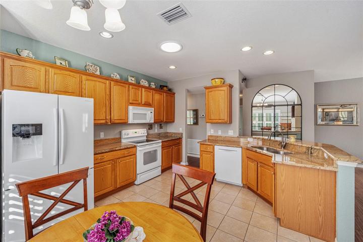 Cabinets with Pull-out Drawers