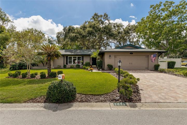 Welcome to 1471 Fairway Dr in Fairway Estates!