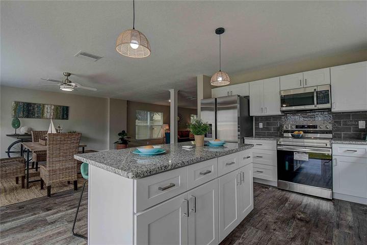 Lovely kitchen open to main living area, ideal for entertaining!